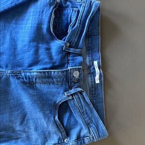 Women’s Levi’s Classic Straight. Size 30. 29” length